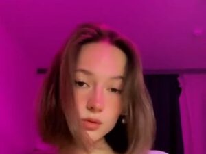 ellietonee.jpg