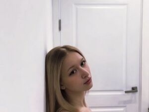 chloe1love.jpg