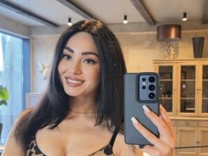 brunetkaaaa.jpg