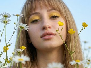 girlbob.jpg