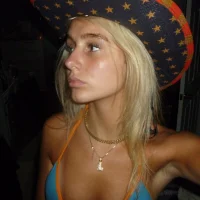 aviellaa.jpg