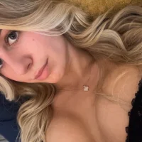 rosiejonesx.jpg